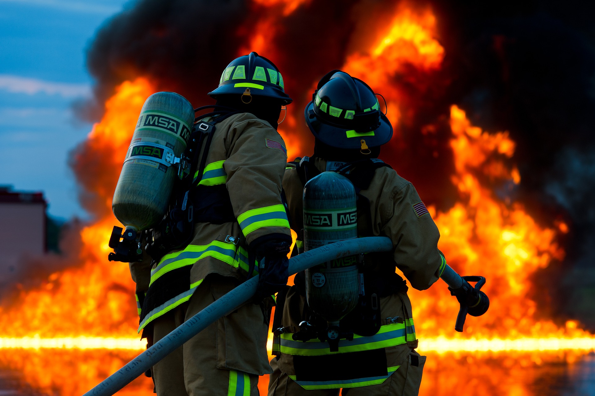 Auf der Flucht vor dem Feuer: Promiviertel Bel Air in Flammen