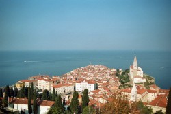 Blick über die Altstadt von Piran auf die Adria