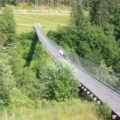 Hängeseilbrücke inmitten der Natur
