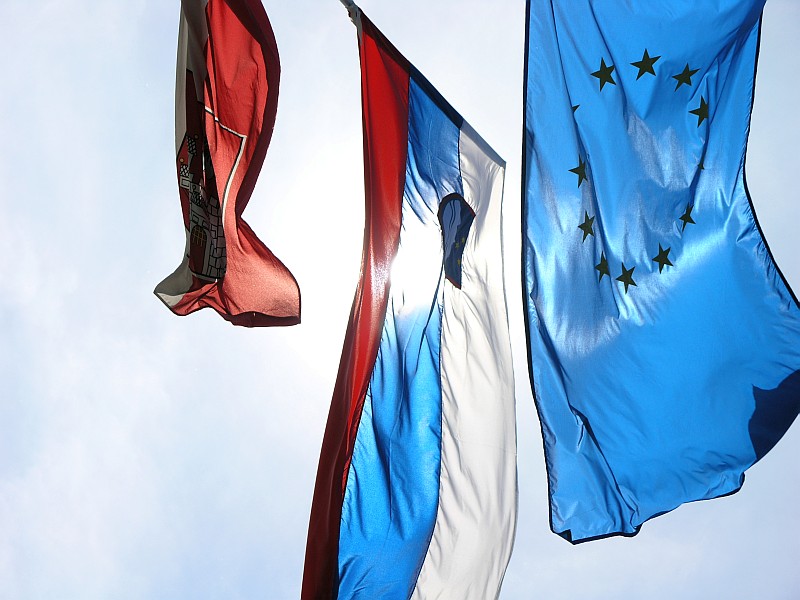Die Flaggen von Maribor, Slowenien und der EU