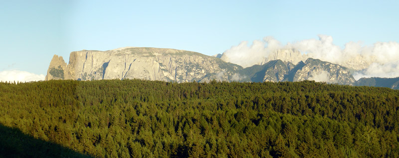 Beim Wolkensteinritt steht der Schlern wieder Kopf Beim Wolkensteinritt steht der Schlern wieder Kopf