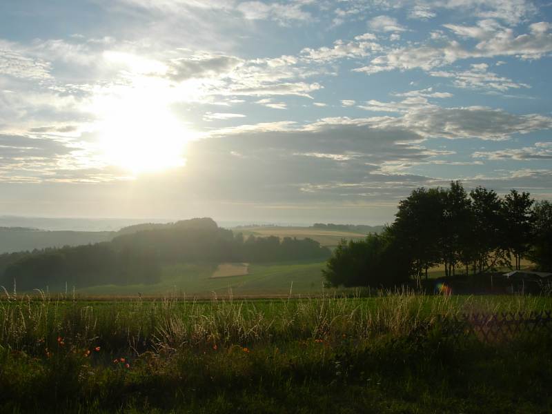 Sonnenuntergang über der Eifellandschaft