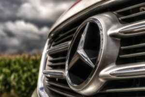 Mercedes-Stern Kühlergrill