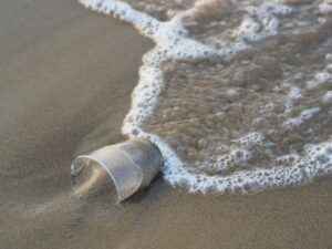 Plastikbecher Strand