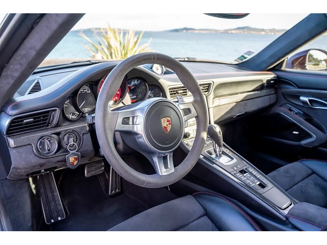 Porsche 911 Carrera 4