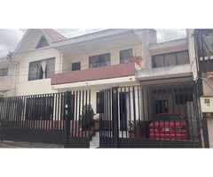 asa amplia de 2 pisos + buhardilla en Yanuncay, Cuenca