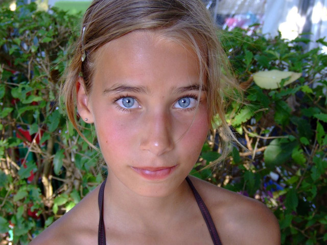 Young white daughter needs BBC with parents watch