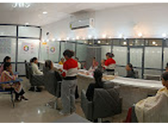 Lakme Patiala - Makeup Training Institute in Patiala