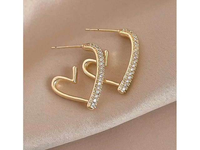 Stylish Korean Fashion Earrings – Elevate Your Everyday Look