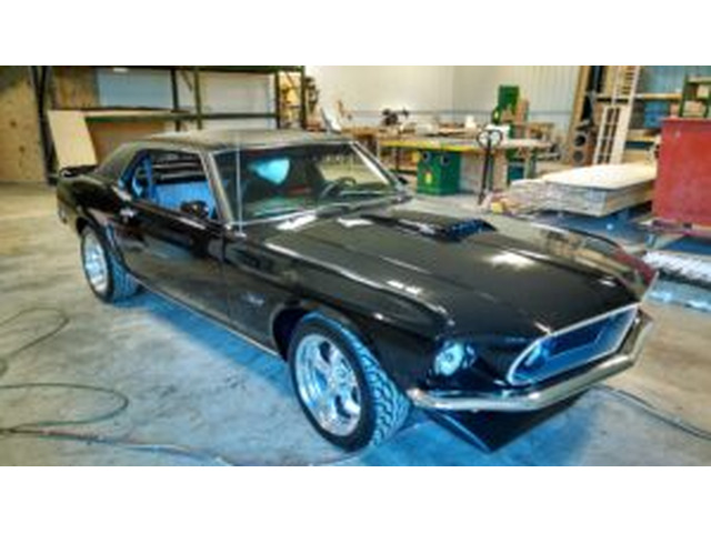 Gain all-inclusive and custom hot rod interior as stylish classic car upholstery services