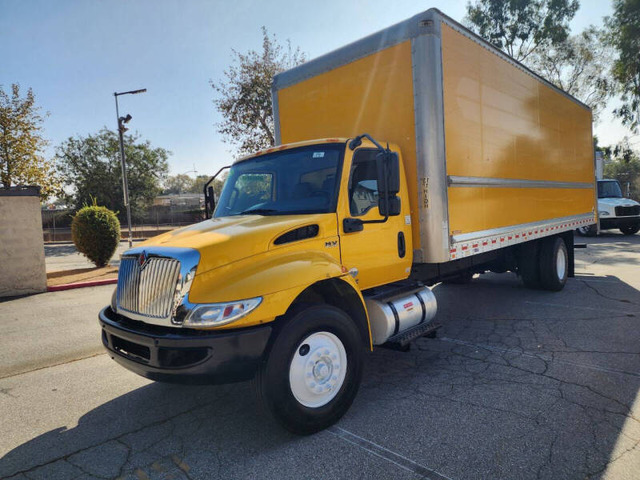 2020 International MV 26FT Box Truck