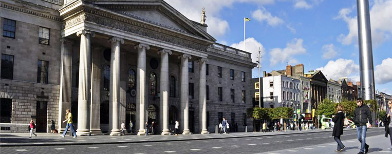 Eingang des General Post Office