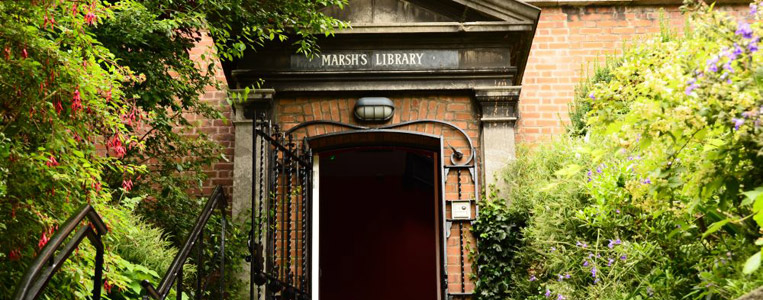 Haupteingang zur Bibliothek