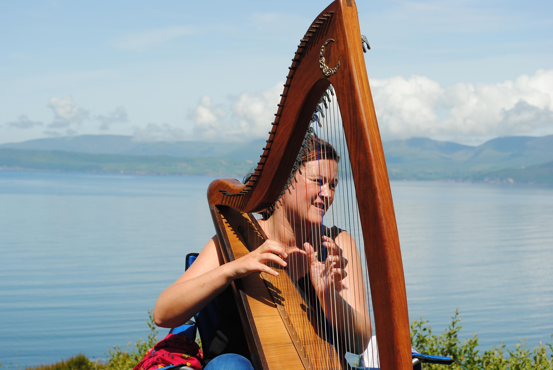 Traditionelle irische Musiksession mit Fiddle und Akkordeon