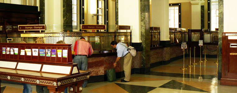 Die im Stil der 1920er gehaltene Schalterhalle 