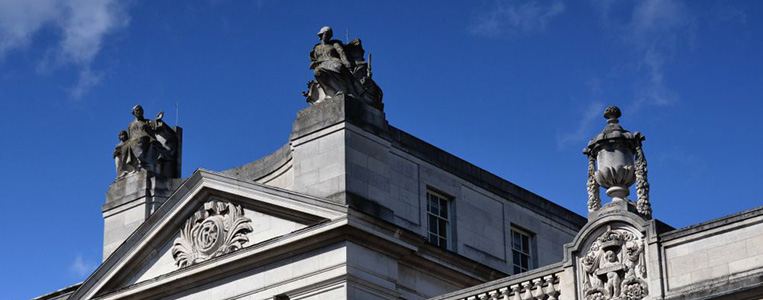 Statuen auf den Government Buildings