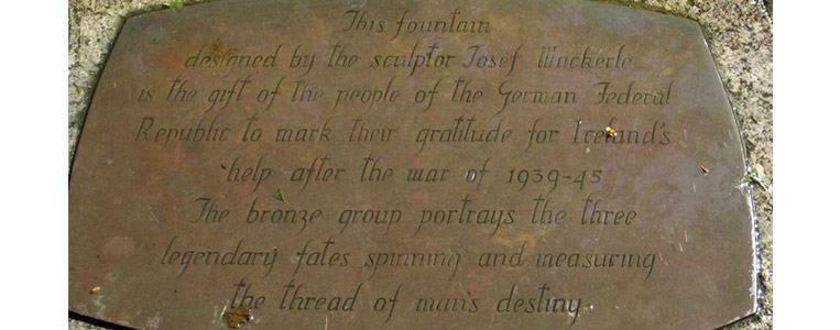 Ausdruck deutscher Dankbarkeit: Die Gedenktafel am Brunnen