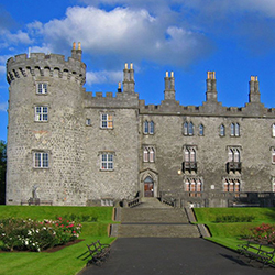 Die mittelalterliche Kleinstadt Kilkenny wurde jüngst als bester Touristen-ort Irlands ausgezeichnet. Im Bild: Die sehenswerte Burg Kilkenny Castle.