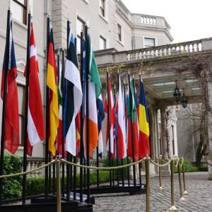 EU-Flaggen vor Farmleigh House, dem Gästehaus der irischen Regierung, in Dublins Phoenix Park.