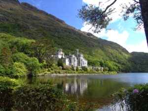 Viele Schlosshotels in Irland liegen inmitten der Natur