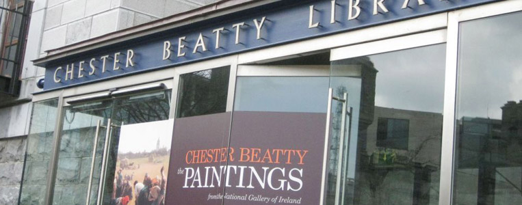 Der Eingangsbereich der Chester Beatty Bibliothek. <br/>                 Hier kann man sich über das aktuelle Programm erkundigen.