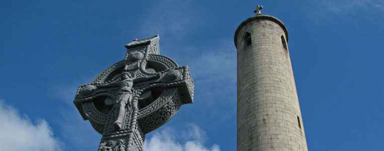 Turm auf David O'Connells Grab auf dem Glasnevin Friedhof