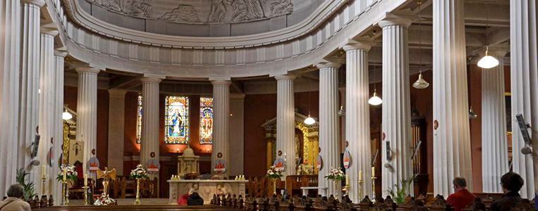 Das Kirchenschiff der St. Mary's Pro-Cathedral