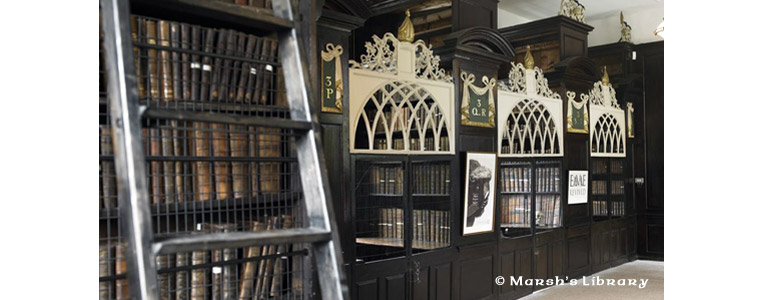 Inventar zum Erreichen höher gelegener Bücher