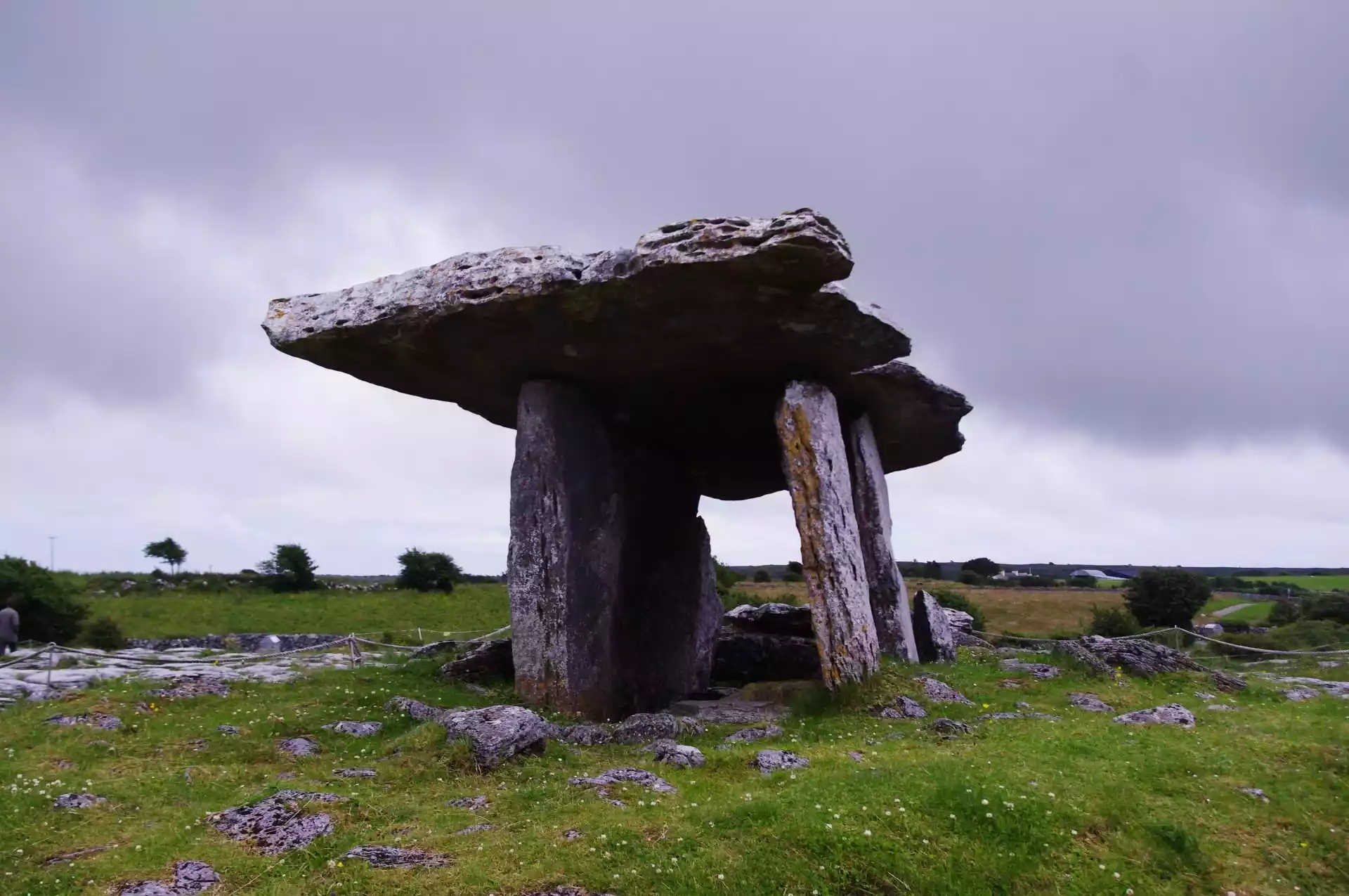 poulnabrone dolmen co kerry