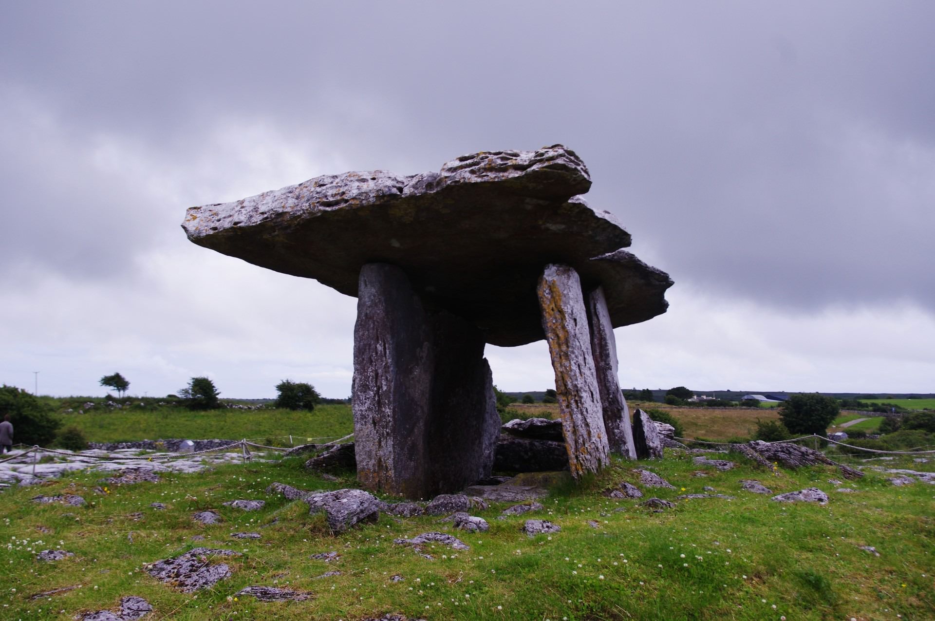 poulnabrone dolmen co kerry
