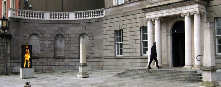 Eingang zur Dublin City Gallery "The Hugh Lane"