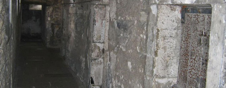 Unbehaglich: Die dunklen Zellengänge