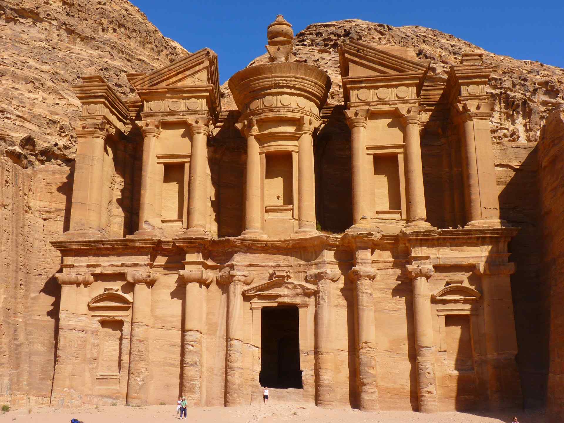 petra ad-deir detail