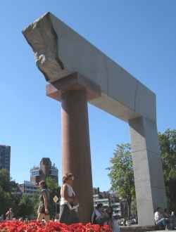 Arka Klaipeda Granit-Denkmal Arche (ARKA) (c) UAB ANTILE