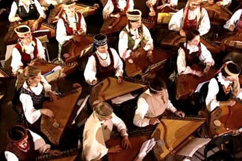 Litauischer Folklore, litauische Lieder Kankles, das älteste und ursprünglichste litauische Musikinstrument (c) llkc.lt