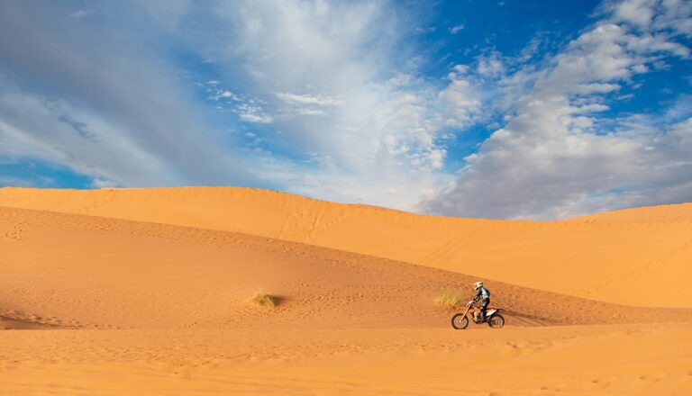 Mit dem Motorrad durch die Wüste