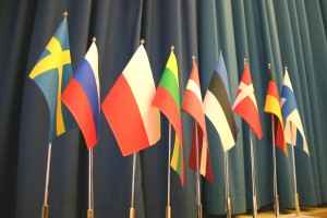 Flaggen der Anrainerstaaten