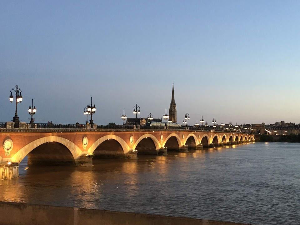 Die Pont de pierre in Bordeaux