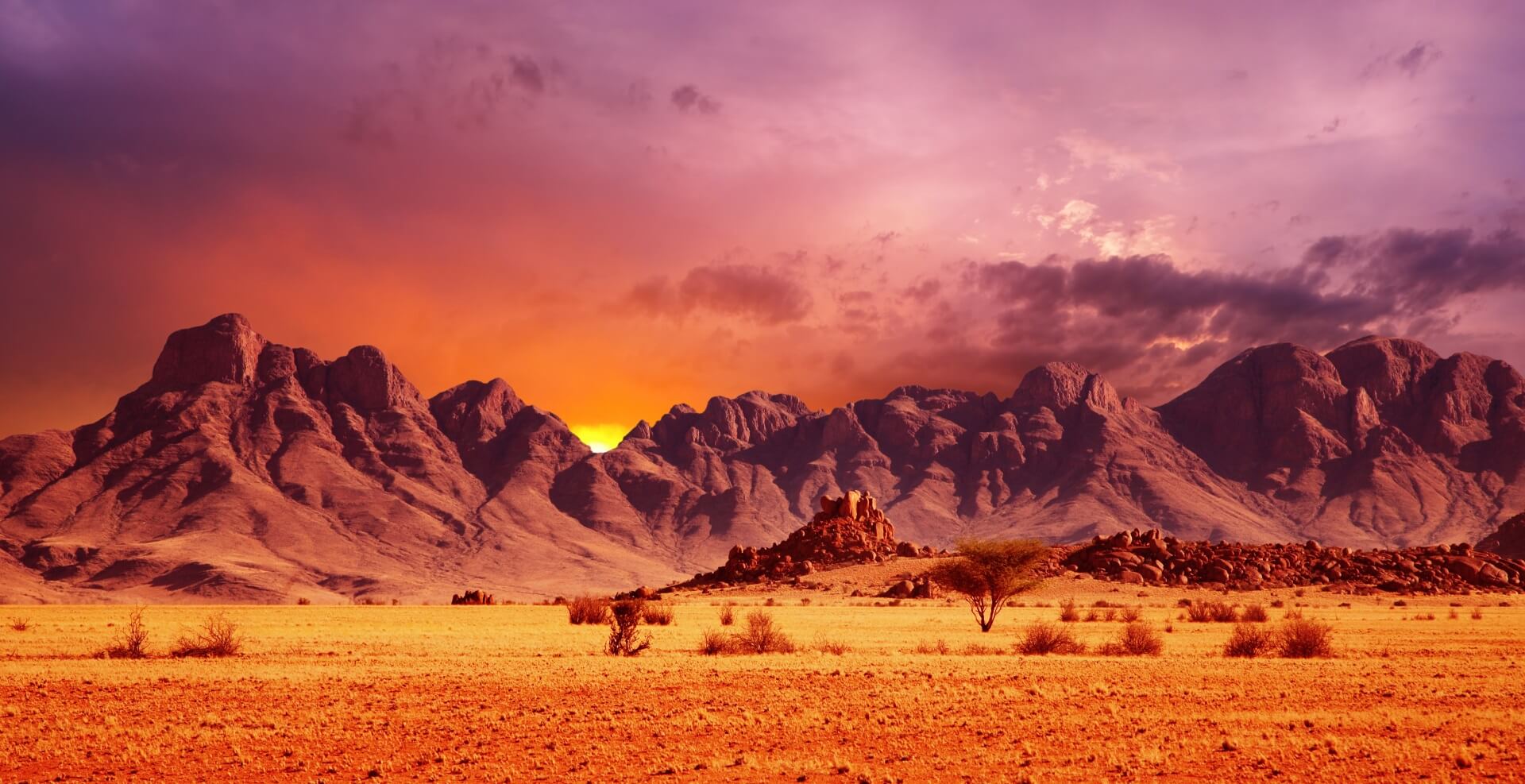 Das majestätische Brandbergmassiv in Namibia