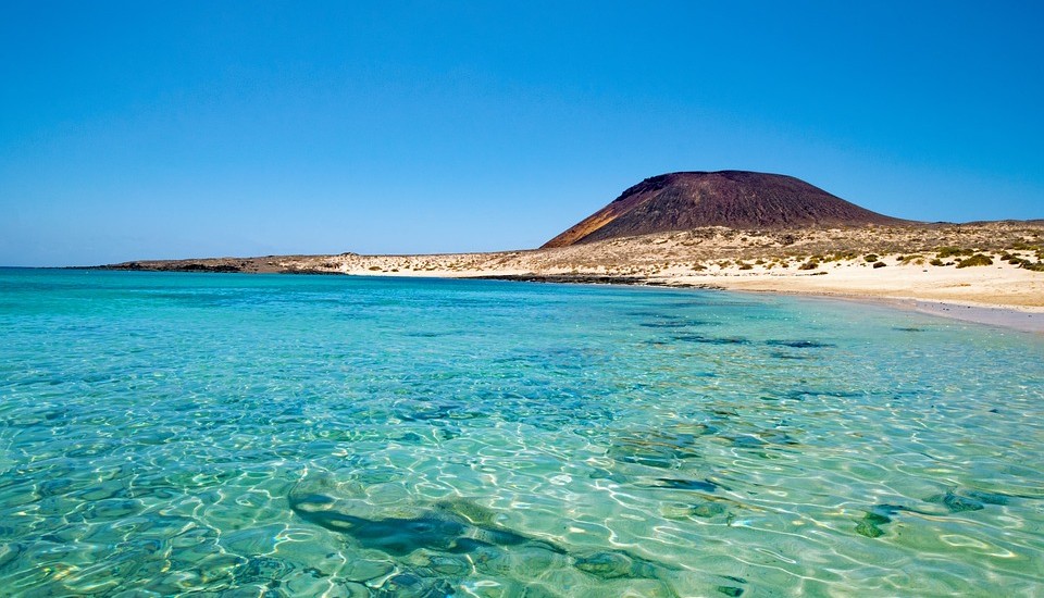 spanien la graciosa playa francesa strand meer insel