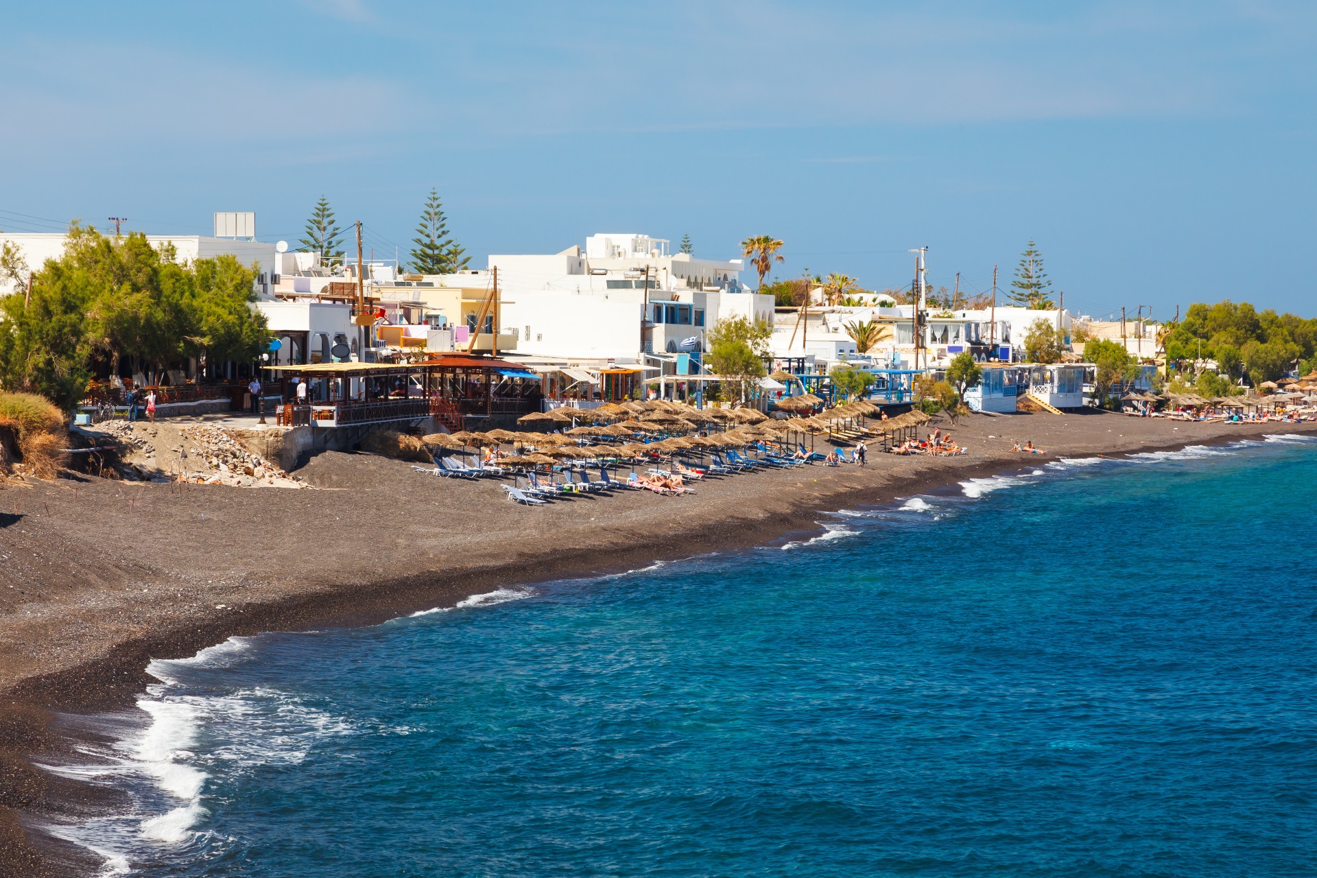 Beliebte Strände auf Santorin Reisen: Kamari Beach.