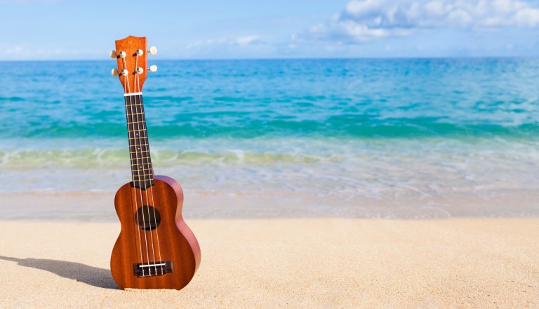 Musik auf Reisen: Ukulele am Strand