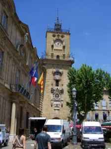 Der bekannte Uhrenturm in Aix-en-Provence