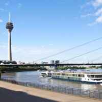 Flusskreuzfahrt auf dem Rhein bei Düsseldorf