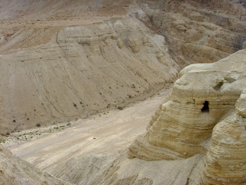 In der Region von Qumran gibt es viele Höhlen In der Region von Qumran gibt es viele Höhlen