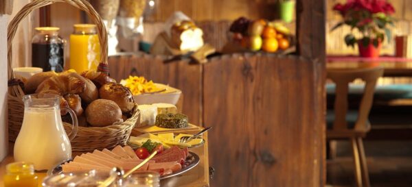 Empörung im Hotel: Strafe für zu langes Frühstück
