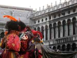 Venedig feiert den Beginn des Karnevals Venedig feiert den Beginn des Karnevals