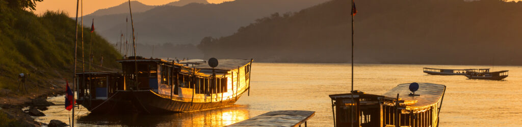 Boote auf dem Mekong bei Luang Prabang