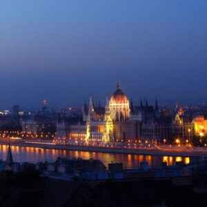Budapester Parlament bei Nacht, Budapest, Ungarn