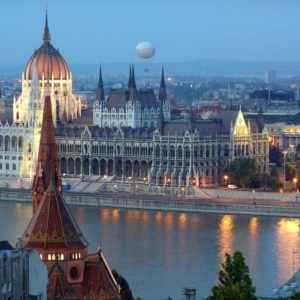 Donaublick auf Parlament, Budapest, Ungarn